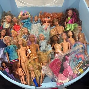 LOT-DOLLS BARBIE/Barbie dolls others dolls bag clothes